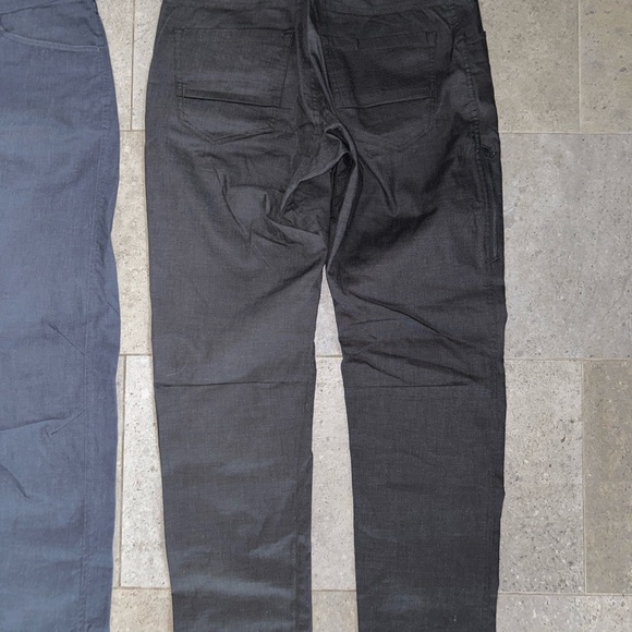 Men’s Arc’teryx A2B pants (32x32) 2 pairs - Picture 5 of 6